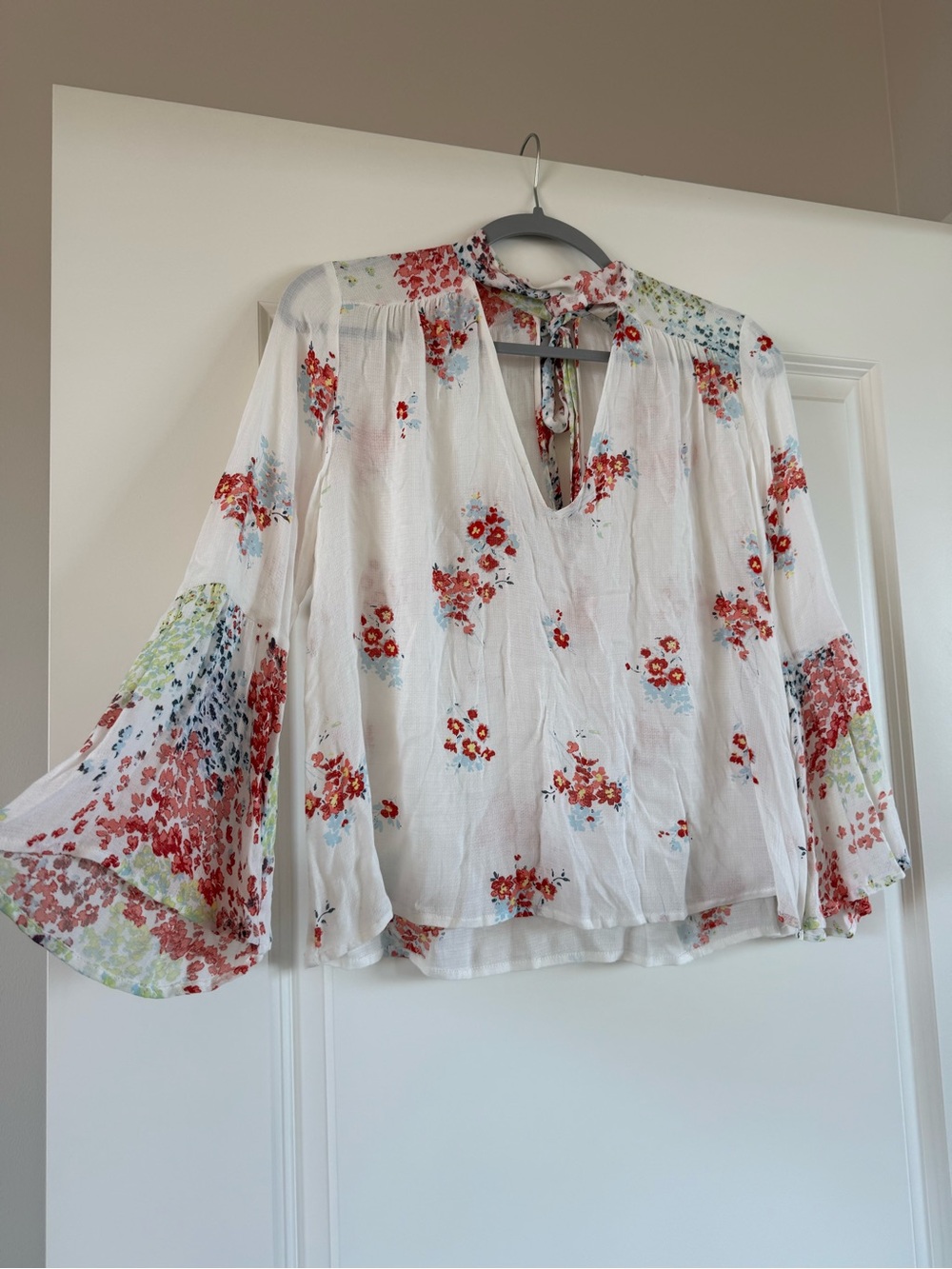 Lucky Brand White Floral Bell Sleeve Peasant Blouse with Tie Neck - Picture 2 of 4